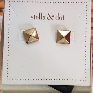 Cleopatra Studs Gold